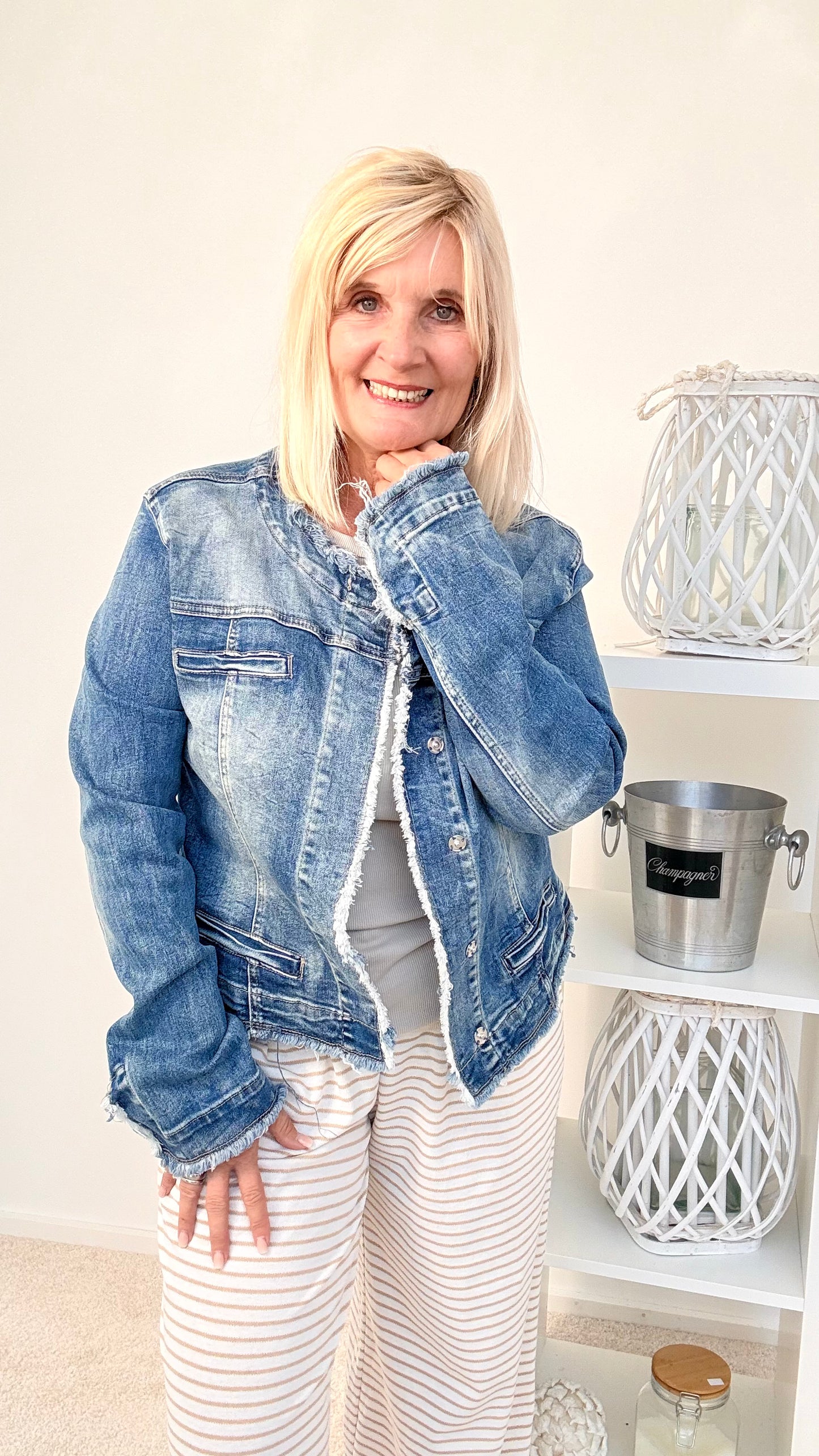 SPORTLICHE JEANSJACKE "GEFRANSTEN NÄHTEN"