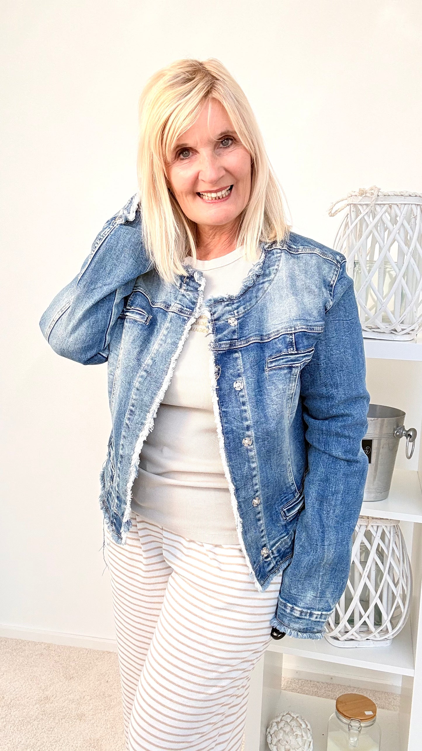 SPORTLICHE JEANSJACKE "GEFRANSTEN NÄHTEN"